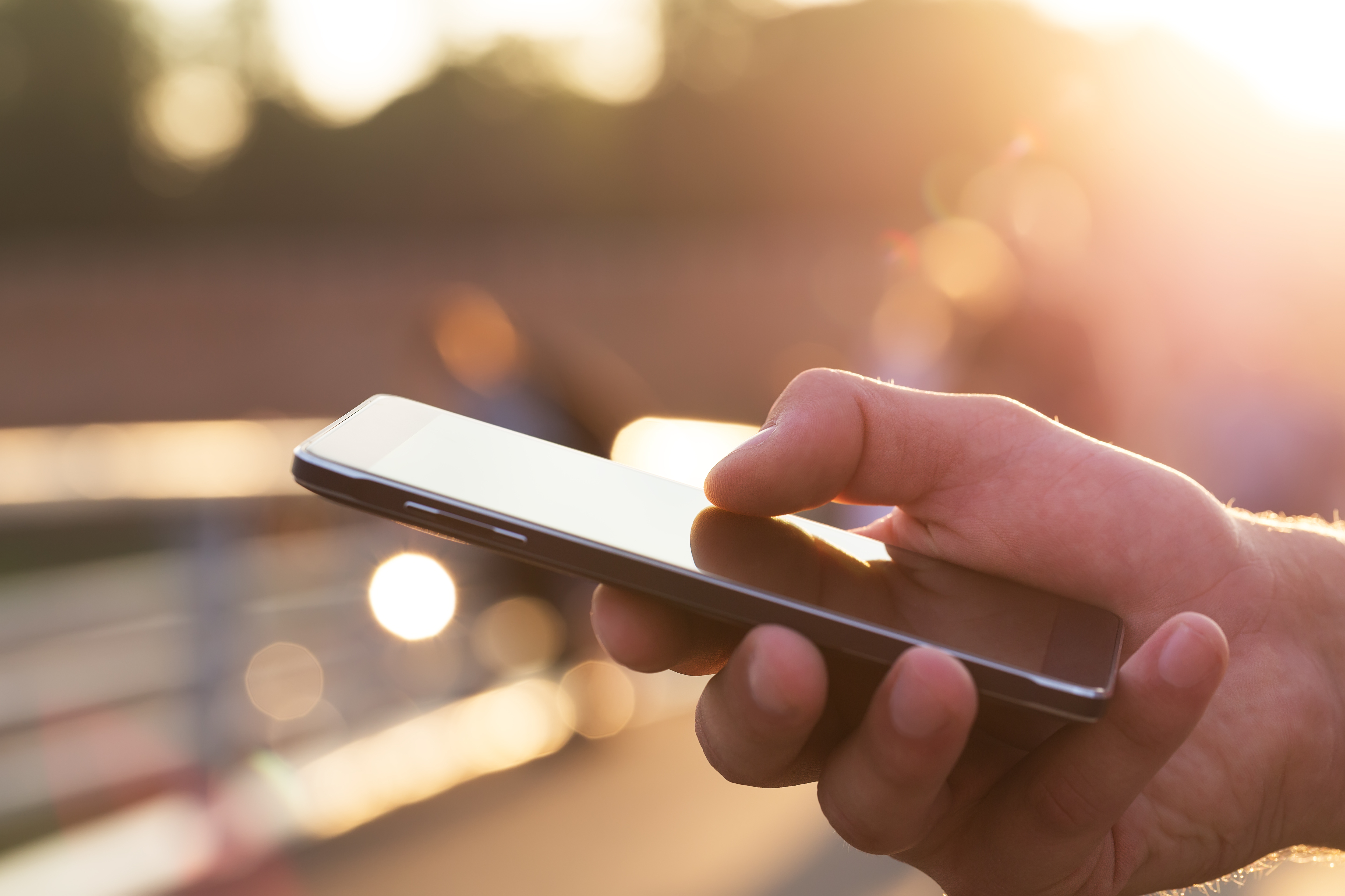 Hånd på smartphone